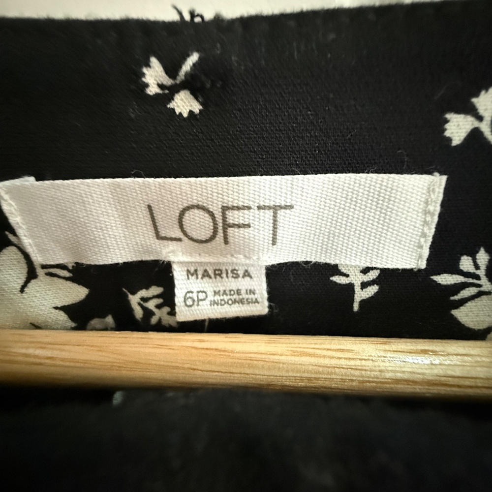LOFT Riviera Marisa Floral Cropped Pants Black White Size 6P NWT - Picture 4 of 12